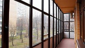 Застеклить балкон и лоджию пластиковыми окнами Rehau, Veka, Provedal, Slidors от производителя под ключ.  Город Санкт-Петербург